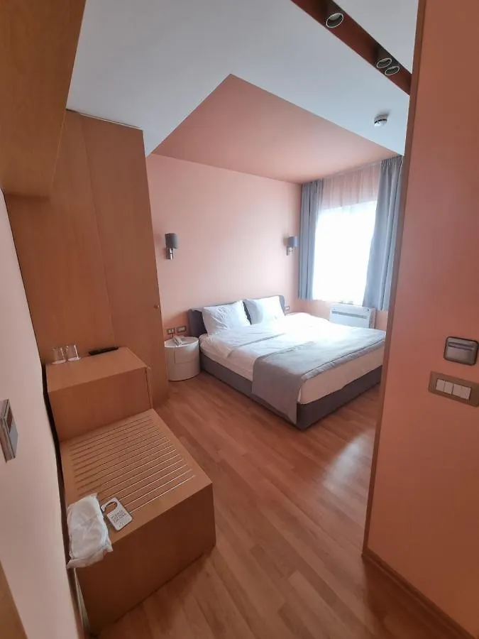 Elite Hotel Pogradec 4*,